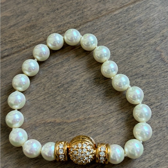 Vintage Rare 1980s Christian Dior Pearl Bracelet with Gold Clasp - Picture 2 of 6
